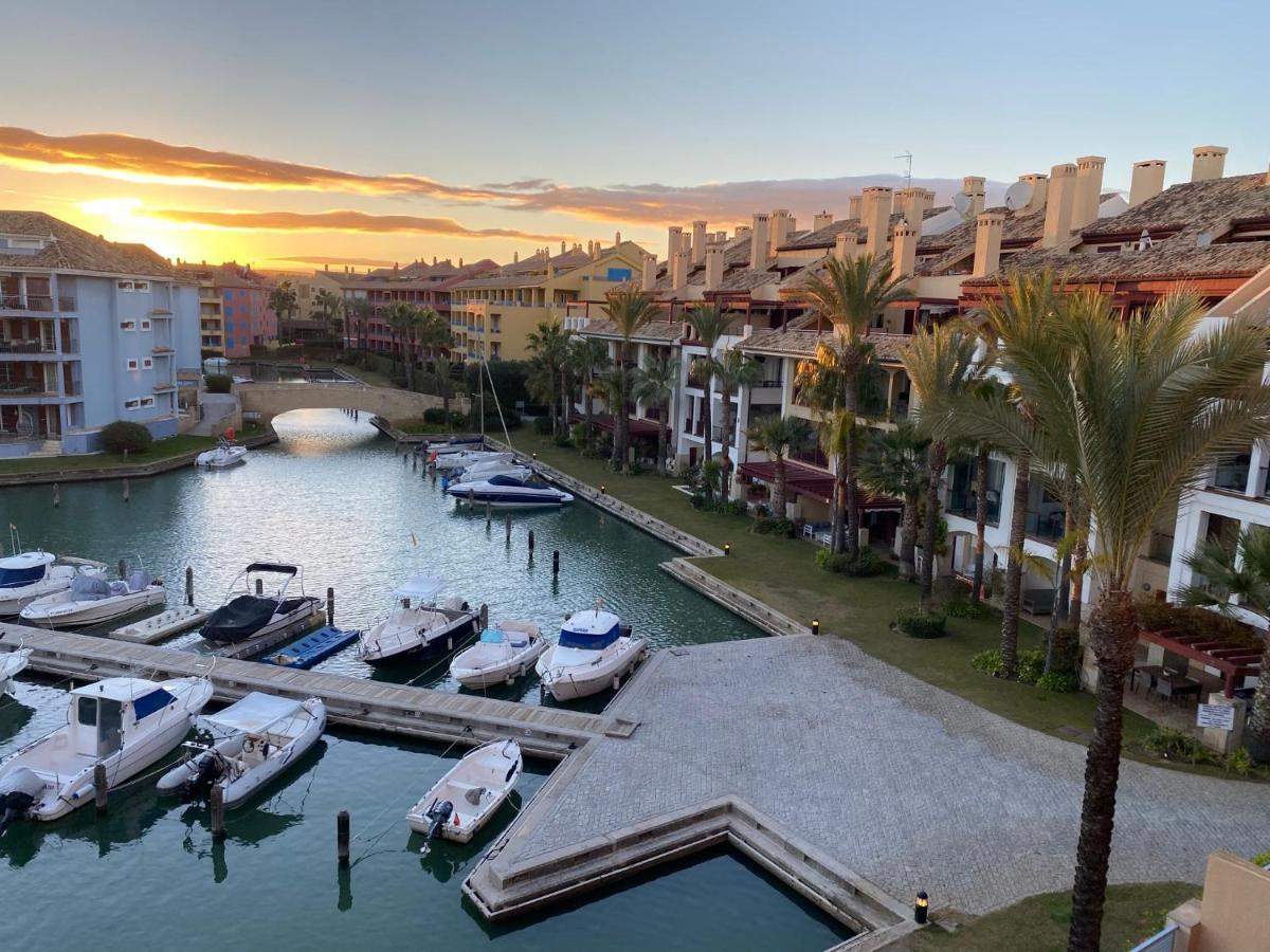 Apartamento Con Terraza Sobre La Marina De Sotogrande San Roque  Esterno foto